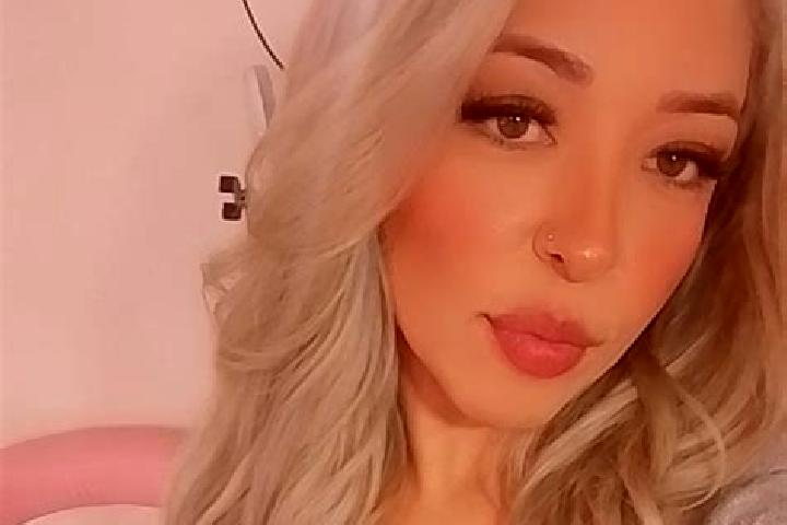 Mia, 28 — Escort in Bren, France
