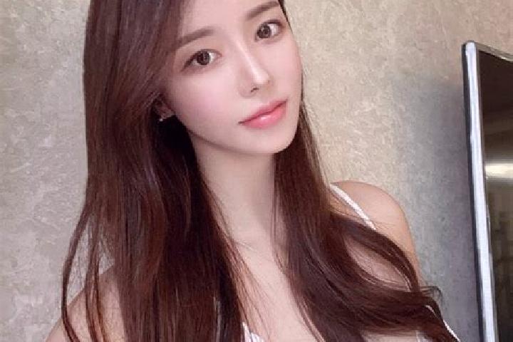Mia, 28 — Escort in Liushikou, China