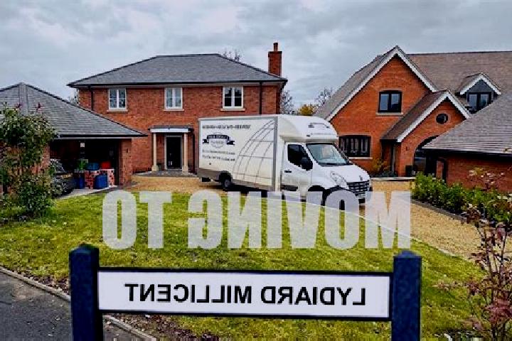 Mia, 28 — Escort in Lydiard Millicent, United Kingdom