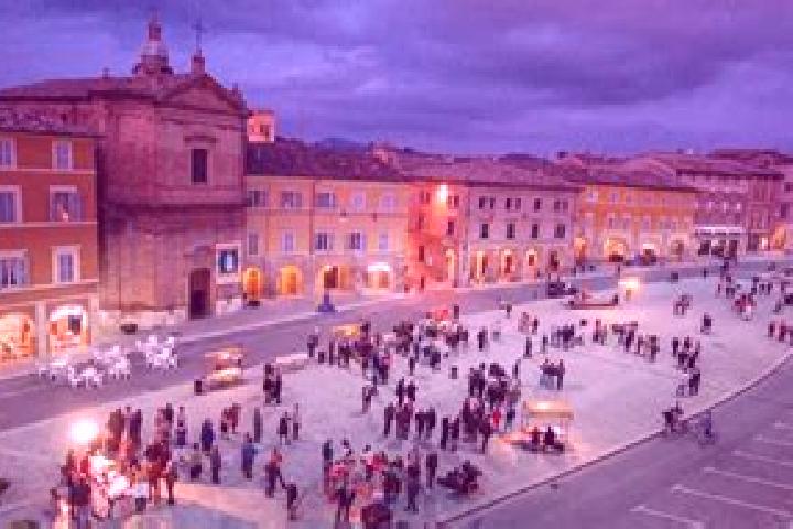 Mia, 28 — Escort in San Severino Marche, Italy