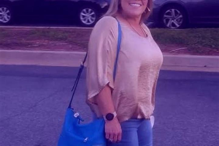 Mia, 28 — Escort in Stapleton, United States