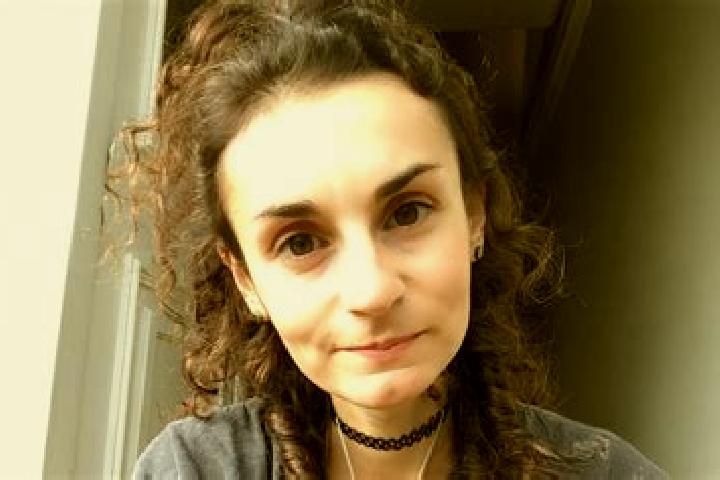 Mia, 28 — Escort in Vivonne, France