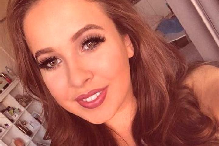 Mia, 29, a auburn brown-eyed latina companion based in Argujillo. Offering CIM, Striptease, Couples, GFE, Erotic Massage. Available for incall and outcall, d...