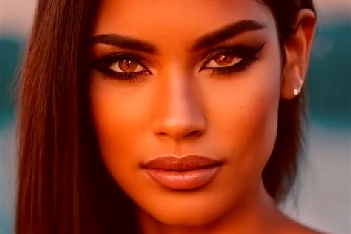Mia, 29, a brunette dark-eyed latina companion based in Tylicz. Offering Tantra, Massage, 69, Couples. Available for incall and outcall, day and evening dates.