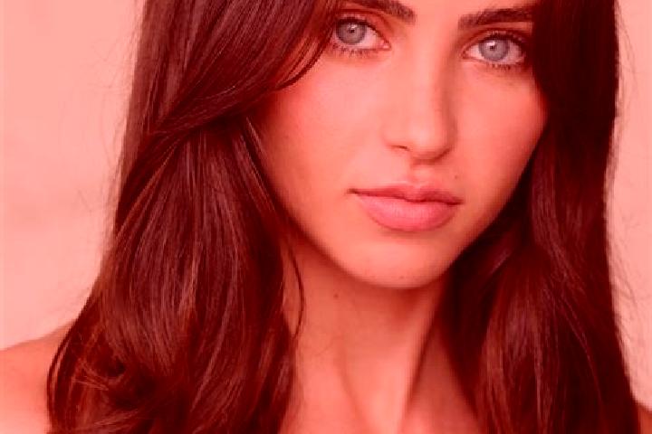 Mia, 30, a auburn brown-eyed latina companion based in Gambasca. Offering Erotic Massage, Duos, Tantra. Available for incall and outcall, day and evening dates.