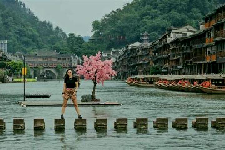 Mia, 30 — Escort in Fengchuan, China