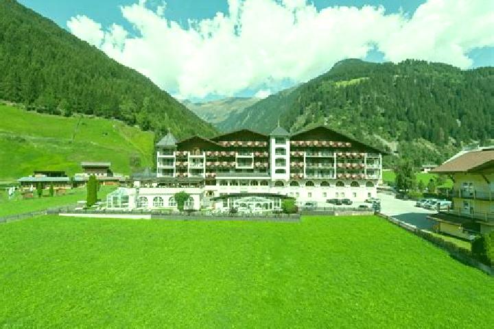 Mia, 30 — Escort in Neustift bei Guessing, Austria