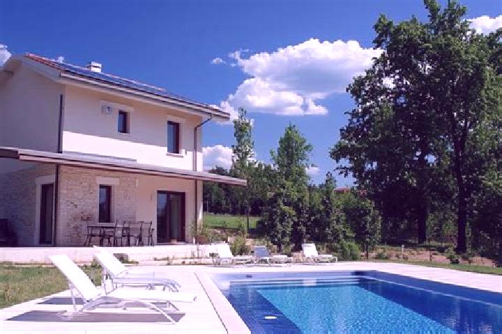 Mia, 30 — Escort in Petrignano, Italy