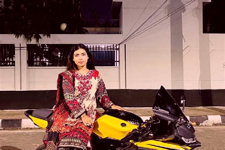 Mia, 31 — Escort in Lakhi, Pakistan
