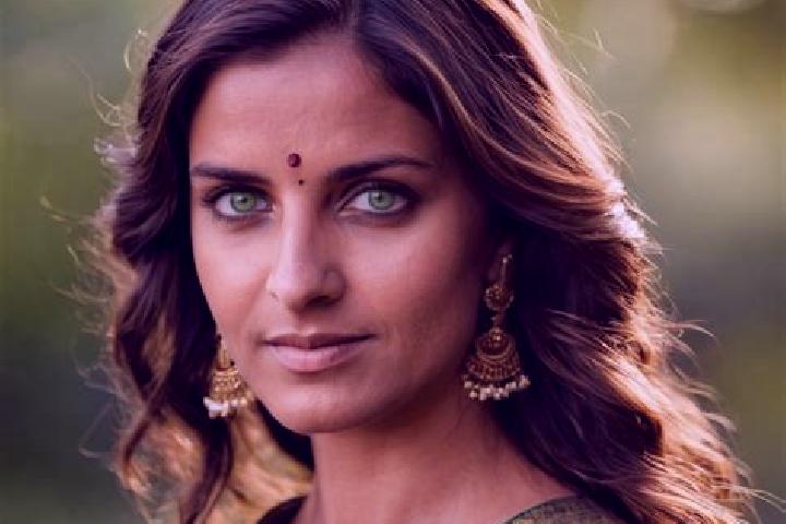 Mia, 32, a chestnut green-eyed indian companion based in Weitensfeld. Offering OWO, Girlfriend Experience, CIM, GFE. Available for incall and outcall, day an...