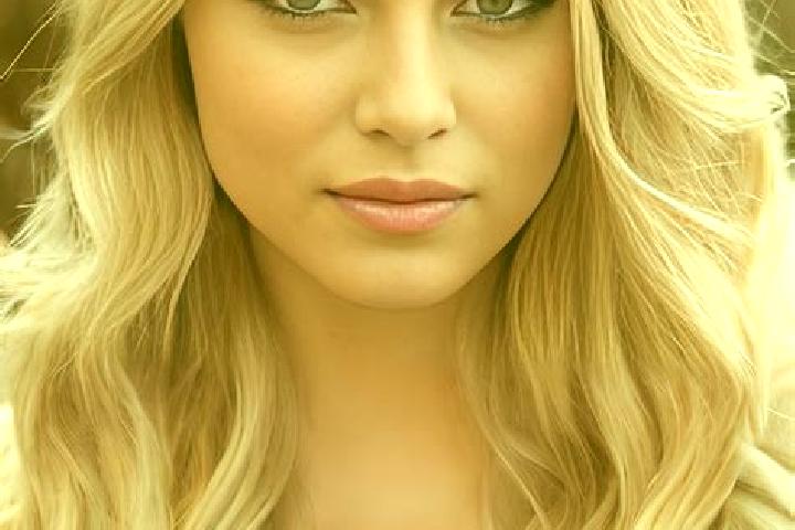 Mia, 32, a dark blonde grey-eyed caucasian companion based in Enhagen-Ekbacken. Offering GFE, Erotic Massage, Deep French Kissing, A-Level, Fetish. Available...