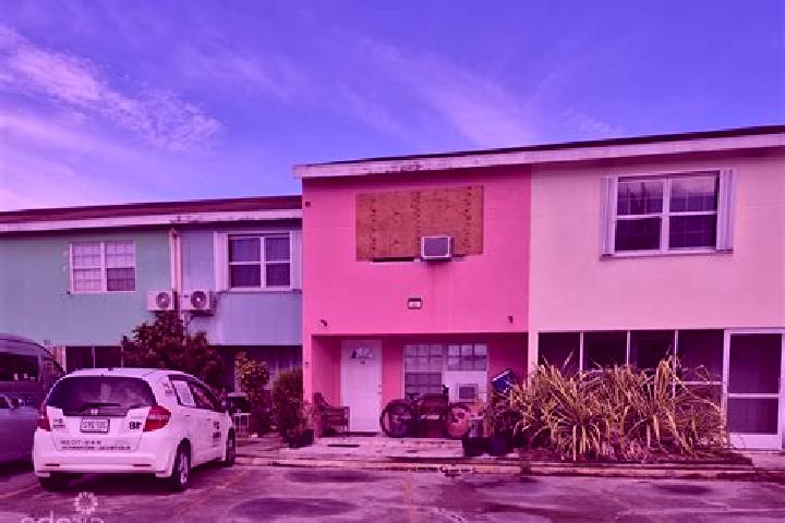 Mia, 32 — Escort in Omega Gardens, Cayman Islands