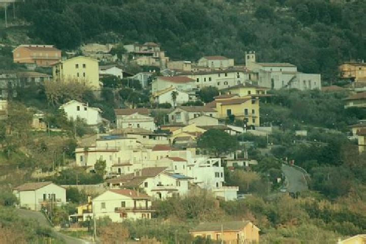 Mia, 32 — Escort in Villa Santa Lucia, Italy