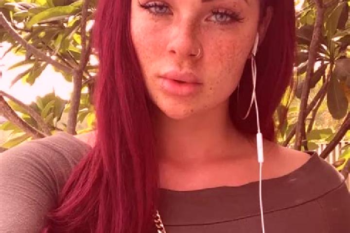 Mia, 33, a auburn dark-eyed middle eastern companion based in Sint Pancras. Offering BDSM, Striptease. Available for incall and outcall, day and evening dates.