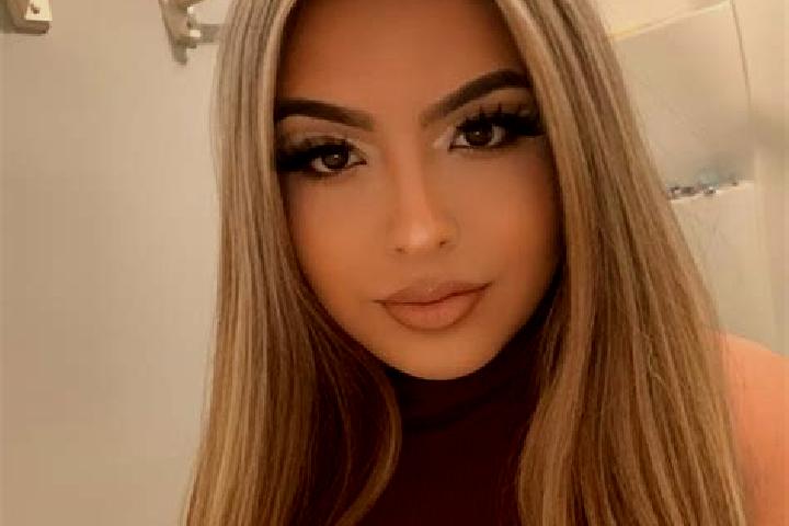 Mia, 33, a blonde grey-eyed latina companion based in Zlotow. Offering Massage, Roleplay, Domination. Available for incall and outcall, day and evening dates.