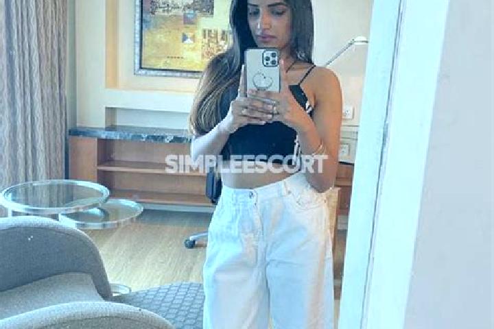 Mia, 33 — Escort in Green Meadows, United States