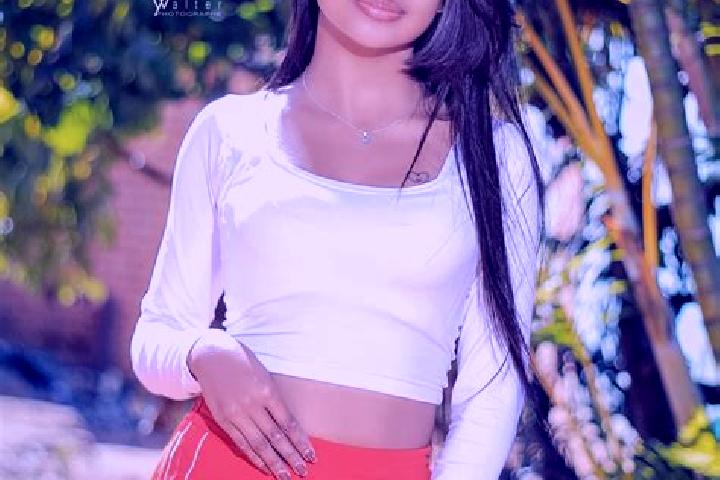 Mia, 33 — Escort in Imerintsiatosika, Madagascar