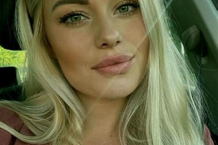 Mia, 34, a blonde hazel-eyed mediterranean companion based in Ninheira. Offering Fetish, Domination, Deep French Kissing. Available for incall and outcall, d...