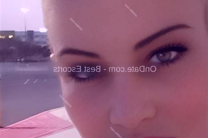 Mia, 34 — Escort in Kelso, United States