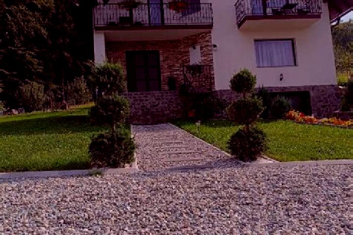 Mia, 34 — Escort in Poiana Marului, Romania
