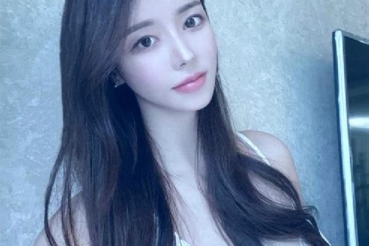 Mia, 34 — Escort in Shuangxikou, China