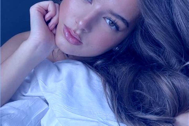 Mia, 35, a chestnut grey-eyed latina companion based in Duting. Offering Duos, Party Girl, GFE, Massage. Available for incall and outcall, day and evening da...