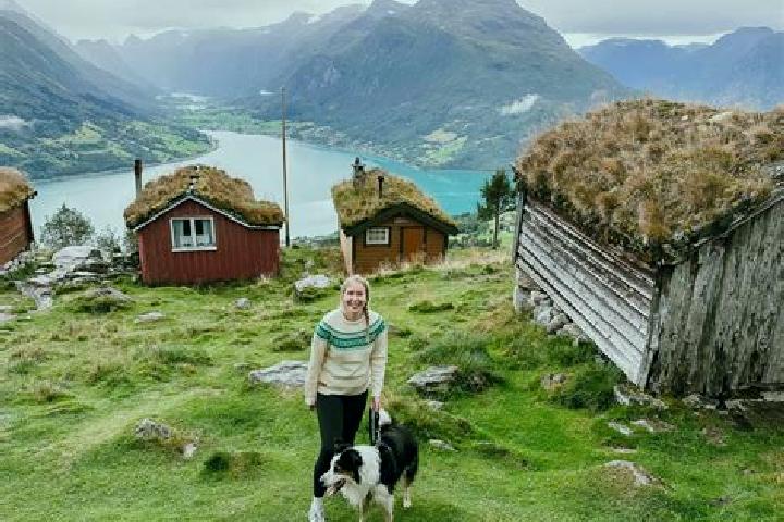 Mia, 35 — Escort in Saeveland, Norway