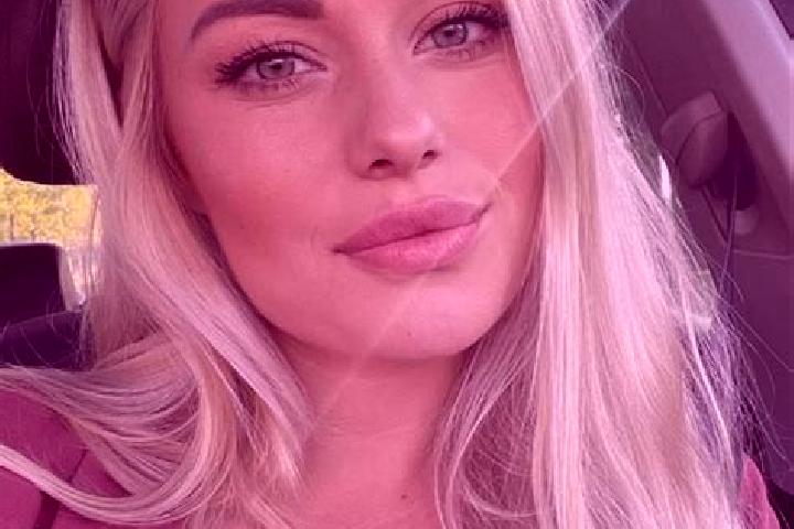 Mia, 36, a blonde hazel-eyed ebony companion based in Mannville. Offering 69, Domination, Massage. Available for incall and outcall, overnight bookings avail...