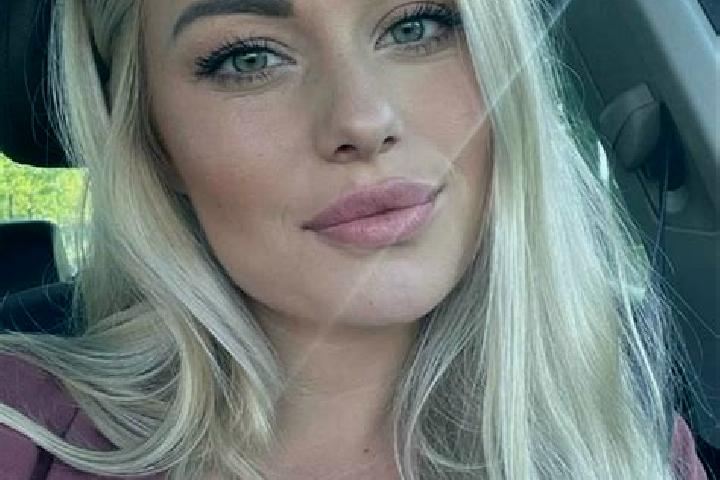 Mia, 36, a blonde hazel-eyed european companion based in Ferreira. Offering Erotic Massage, CIM, BDSM, OWO, Duos. Available for incall and outcall, overnight...
