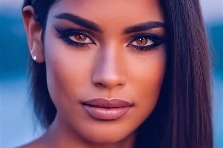 Mia, 36, a chestnut hazel-eyed latina companion based in Tuktoyaktuk. Offering CIM, Domination, Roleplay, Erotic Massage. Available for incall and outcall, o...