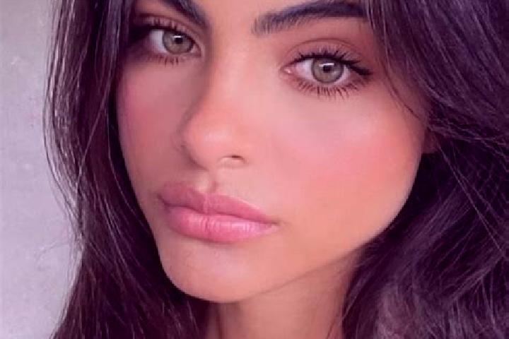 Mia, 36, a red dark-eyed caucasian companion based in Shylivtsi. Offering Party Girl, Massage, BDSM, Couples. Available for incall and outcall, overnight boo...