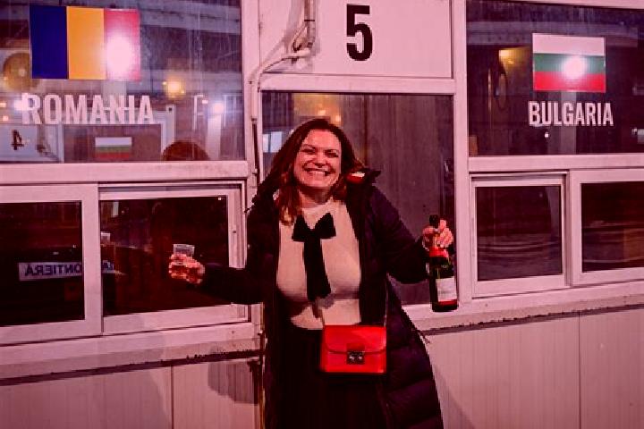 Mia, 36 — Escort in Stoicani, Romania