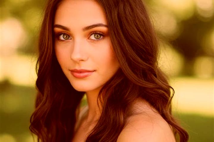 Mia, 37, a brunette hazel-eyed caucasian companion based in Cignano. Offering Party Girl, GFE, Tantra. Available for incall and outcall, day and evening dates.