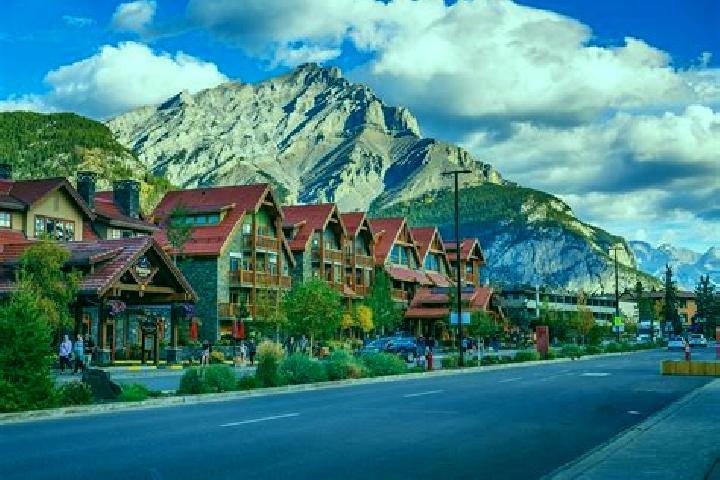 Mia, 37 — Escort in Fox Mountain, Canada