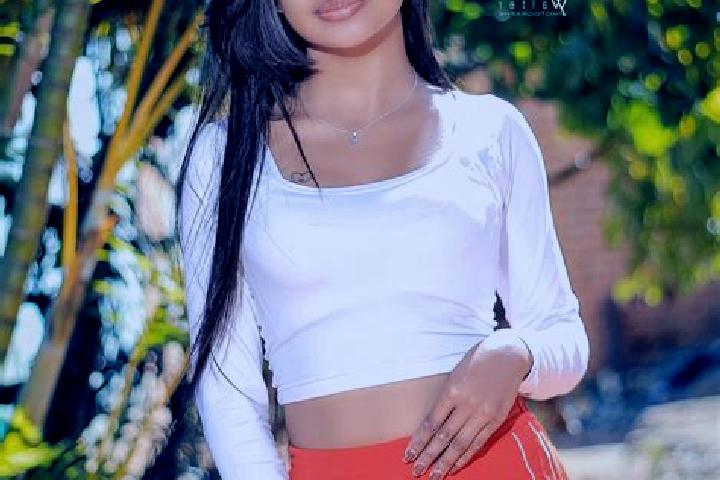 Mia, 37 — Escort in Imerintsiatosika, Madagascar