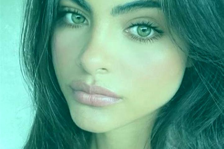 Mia, 38, a brunette green-eyed latina companion based in Pithari. Offering Striptease, CIM, GFE. Available for incall and outcall, day and evening dates.