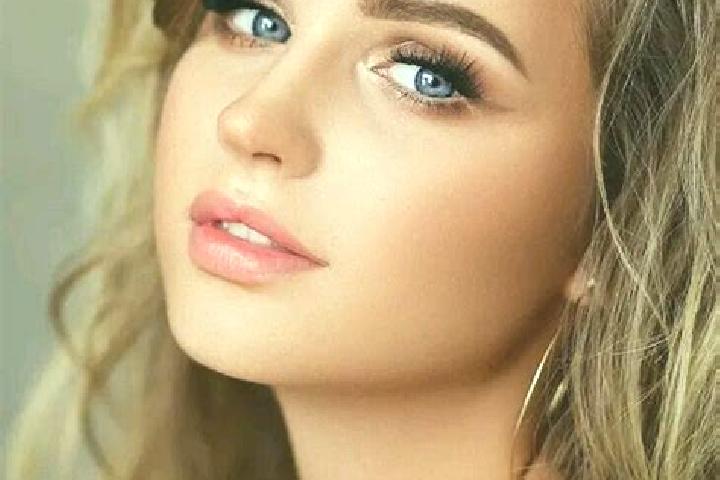 Mia, 38, a dark blonde blue-eyed slavic companion based in Camaxilo. Offering 69, Couples, Domination, Prostate Massage. Available for incall and outcall, da...