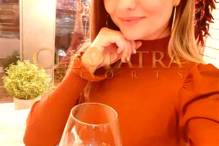 Mia, 38, a red grey-eyed caucasian companion based in Vitor Meireles. Offering GFE, Dinner Date, Domination, OWO. Available for incall and outcall, day and e...