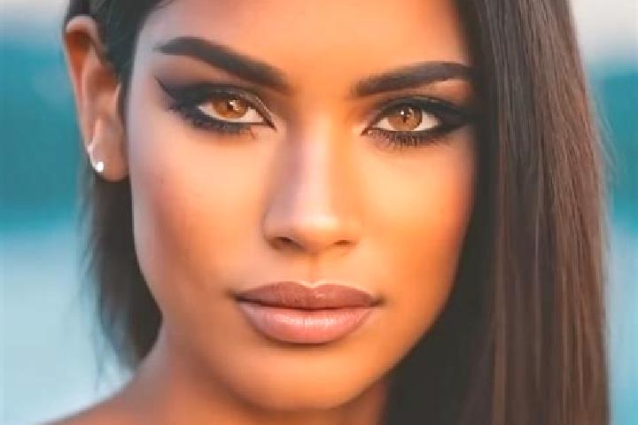 Mia, 39, a auburn amber-eyed latina companion based in Glinos. Offering Party Girl, Tantra, Deep French Kissing, Roleplay, CIM. Available for incall and outc...