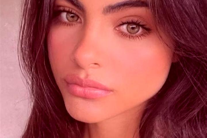 Mia, 39, a brunette green-eyed latina companion based in Mumbwa. Offering OWO, GFE, Fetish, Massage, Striptease. Available for incall and outcall, day and ev...