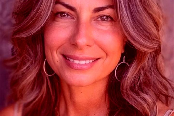 Mia, 39, a brunette grey-eyed middle eastern companion based in Barra. Offering Travel Companion, Erotic Massage, Couples, OWO. Available for incall and outc...
