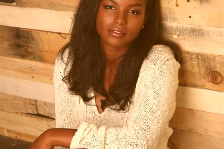 Mia, 39, a red dark-eyed ebony companion based in Laouda. Offering CIM, Striptease, Party Girl. Available for incall and outcall, day and evening dates.