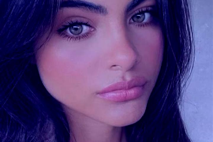 Mia, 39, a red dark-eyed indian companion based in Westown. Offering 69, Roleplay, Duos. Available for incall and outcall, overnight bookings available.