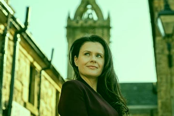 Mia, 39 — Escort in East Kilbride, United Kingdom