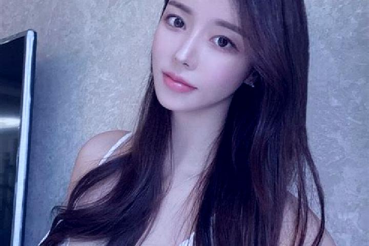 Mia, 39 — Escort in Shuanghuai, China