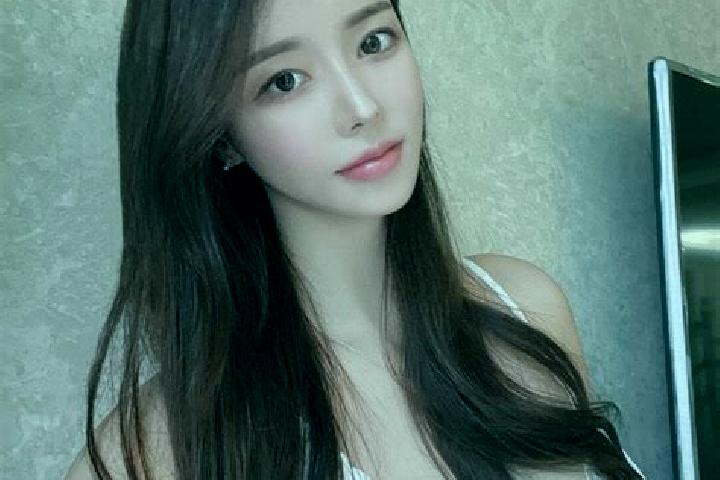 Mia, 39 — Escort in Yanbei, China