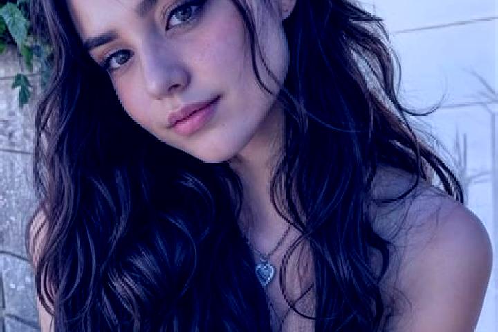 Mila, 20, a auburn hazel-eyed caucasian companion based in Westleigh. Offering Duos, Couples, Deep French Kissing, CIM. Available for incall and outcall, day...