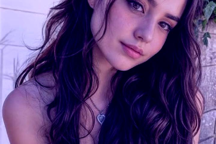 Mila, 20, a auburn hazel-eyed mixed companion based in San Jeronimo Zacualpan. Offering Roleplay, Travel Companion, A-Level, Tantra, BDSM. Available for inca...