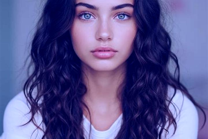 Mila, 20, a dark blonde amber-eyed mediterranean companion based in Rousset. Offering Couples, OWO. Available for incall and outcall, day and evening dates.