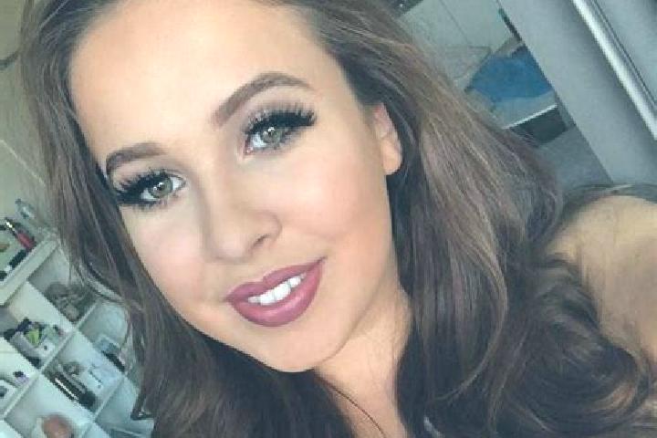 Mila, 20, a red brown-eyed european companion based in Schwifting. Offering Massage, Fetish, Deep French Kissing. Available for incall and outcall, day and e...